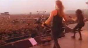 Estimates of the crowd size run every where up to 1,600,000. Metallica Plays Creeping Death In Front Of 1 5 Million Russians Absolute Mayhem Society Of Rock