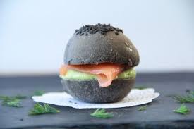 Mini Hamburger Noir Au Saumon Fume Et A L Avocat Saumon Fume Recettes De Cuisine Mini Hamburgers
