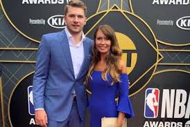 Real madrid basketbol takımının altyapısında oynayan sloven oyuncu. Meet Mirjam Poterbin Mom Of Mavs Superstar Luka Doncic Total Pro Sports