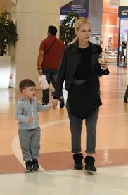 Bringing you closer to the people and things you love. Paparazzi H Faih 3yla Me Ton Triwn Etwn Gio Ths Parh Fthis Gr