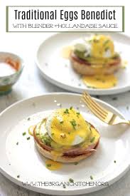 Traditional Eggs Benedict With Hollandaise Sauce Recept