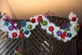 Diy Whoville White Christmas Garland With Bright And Colorful Ornaments And Spra Diy Christmas Decorations Easy White Christmas Decor Holiday Decor Christmas