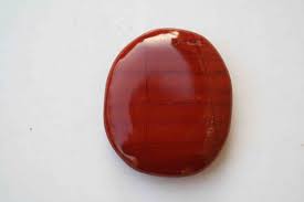 Jaspe Rouge Est Le Chakra Racine Il Est Relie A La Terre Et A La Survie Comme Obsidienne Mais Il Repre Pierre Lithotherapie Pierre Minerale Pierres Et Cristaux