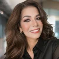 Louise Hamel's Instagram, Twitter & Facebook