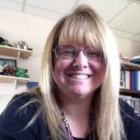 Linda Tavares's Instagram, Twitter & Facebook