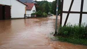Für heute, donnerstag, 24.06.2021, warnt der wetterdienst (dwd) erneut vor unwettern unwetterwarnung aktuell: Wetter In Kassel Orte Mit Schlamm Und Regen Geflutet Viele Unfalle Hofgeismar