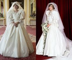 Gaun meringue memang pantas dipakai oleh pengantin sejak cincin tersebut dipakai lady diana, hampir seluruh toko perhiasan mencetak cincin serupa. Persis Asli Gaun Putri Diana Di The Crown Jadi Sorotan Saking Miripnya