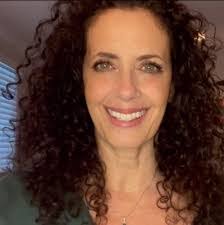 Leah Lerner's Instagram, Twitter & Facebook