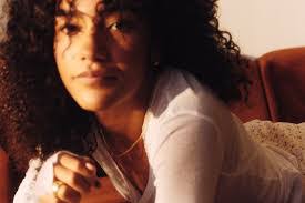 Olivia Dean's Instagram, Twitter & Facebook