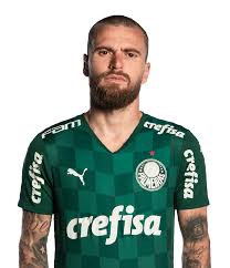 O jogador, que foi cobrado por torcedores organizados do clube no local, teve seu nome entre os assuntos mais comentados do twitter nesta manhã. Jogador Palmeiras