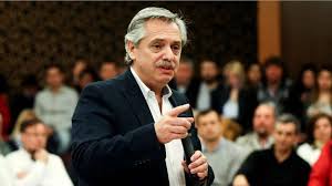 Lawfare, guerra judicial y neoliberalismo en américa latina, en la capilla del hombre, complejo arquitectónico del pintor oswaldo guayasamín, en presencia de relevantes figuras del progresismo latinoamericano. Lawfare El Libro De Rafael Bielsa Que Avala Alberto Fernandez El Intransigente