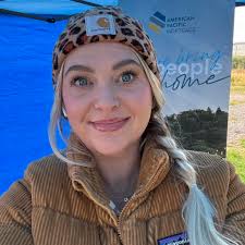 Who recommends eyebrow microblading services?