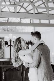Standesamt Hochzeit Foto Ideen Tipps Regenhochzeit Von Hochzeitsplaner Braut Hochzeitsfotograf In 2020 Regen Hochzeit Standesamtliche Hochzeit Hochzeitsfotograf