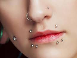 Jun 27, 2021 · turns out, a small snake somehow managed to get in, and its presence caused quite the ruckus. Snake Eyes Piercings Schrecklicher Zungenpiercing Trend