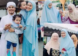 Check spelling or type a new query. Gambar Datin Hajah Fouziah Gous Tampil Berjubah Biru Berbuka Dengan Anak Yatim Heliza Helmi Kata Cantiknya Bidadari Media Hiburan