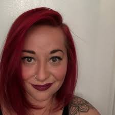 Lara Clark (@LaraLaraclark)