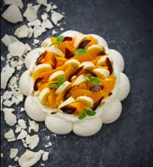 Recettes Ces Desserts Ultra Gourmands A Preparer Pour Changer De La Traditionnelle Buche De Noel Biba Magazine En 2020 Buche De Noel Desserts Recette