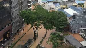Banjir kilat | beberapa lokasi di kl terjejas beberapa kawasan sekitar pusat bandar di kuala lumpur dilanda banjir kilat. Banjir Kilat Baca