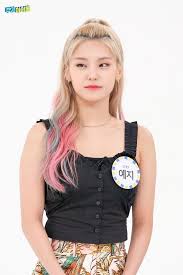 Itzy Pics On Twitter Tank Top Fashion Fashion Itzy