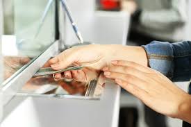 A person is doing a deposit.
