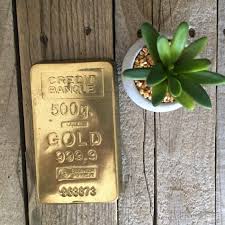 The standard gold bar that's held and traded internationally by central banks and bullion dealers is known as the 'good delivery' bar. Vintage Unreal 500g Gold Bar Replica Brass Paperweight Retro Office Decor Fake Gold Mid Century Modern Mens Den Decor Heavy Brass Decor Brass Paperweight Gold Bar Overlays