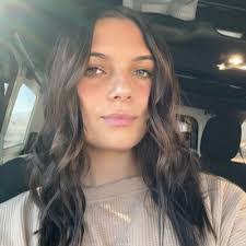 Alyssa Newberry's Instagram, Twitter & Facebook