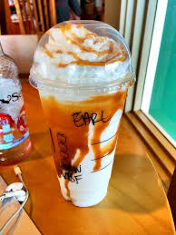 A vanilla bean frappuccino contains ice, milk, crème frappuccino syrup [water, sugar, salt, natural and artificial flavor, xanthan gum, potassium sorbate, citric acid), whipped cream cream (cream, mono and diglycerides, carageenan), vanilla syrup (sugar, water, natural flavors, potassium sorbate, citric acid), vanilla bean powder (sugar, natural flavor, vanilla bean pieces), according to starbucks.com. Vanilla Bean Frappuccino W Caramel Walls Starbucks Frap Flickr