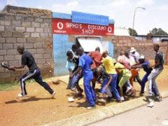 South african police said on saturday that 28 people had been arrested and one of the country's biggest highways remained closed over violent © reuters/rogan ward supporters of former south african president jacob zuma block the freeway with burning tires during protest in peacevale. South Africa Protest Latest News Photos Videos On South Africa Protest Ndtv Com