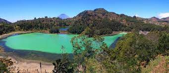 Most people in indonesia calls it dieng. Telaga Warna In Dieng Wonosobo Indonesien Stockfoto Bild Von Nave Reise 124234274