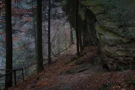 Accesul la peştera sfântă teodora de la sihla se face în două modalităţi. Pestera Sfintei Cuvioase Teodora De La Sihla