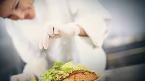 Cocinar en casa es una buena forma de empezar a coger mejores hábitos especialmente si tienes hijos, los rituales que implica el hacer la compra, cocinar y comer en casa pueden ser una buena. Trucos Los Mejores Y Mas Sencillos Trucos De Los Profesionales Para Cocinar En Casa