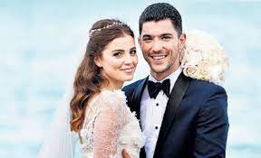 2016 yılında nikah masasına oturan kaan yıldırım ile ezgi eyüboğlu, geçtiğimiz hafta sürpriz bir kararla çıkan haberlerin ardından ezgi eyüboğlu ve kaan yıldırım'ın ortak basın açıklamasını yaptı Ezgi Eyuboglu Ile Kaan Yildirim Neden Bosandi