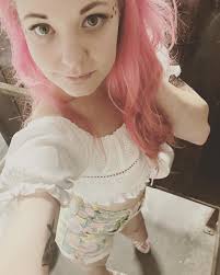 Faye Monk (@friedbrainsandham) • Instagram photos and videos