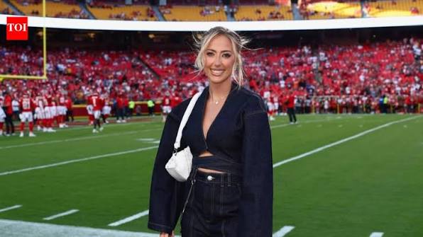 Brittany Mahomes praises Sophie Cunningham's breathtaking Sports  Illustrated Swimsuit debut! 🔥 #BrittanyMahomes #SophieCunningham #WNBA  #SportsIllustrated #SwimsuitEdition