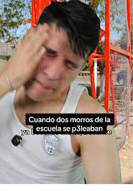 Pelea entre amigos en el parquecito: ¡beso o puñetazo!