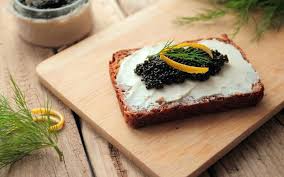 how do you eat caviar