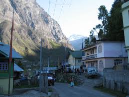 Situated at an elevation on 3564 metres, this stunning valley is a paradise for nature lovers as it houses the shingba rhododendron sanctuary. Leaving Lachung Towards Yumthang The Valley Of Flowers In North Sikkim Part 1 Travel Nature Us