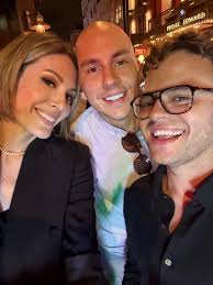 A month in Miami and a new set of acrylics and I'm coming back to Amsterdam  with a new personality (a much worse one!!!) fun Art B*sel recap