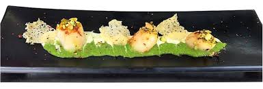La nuova salsa di pistacchio! Capesante In Crosta Di Pistacchi Crema Di Grana Padano Al Lime Cialda E Salsa Di Piselli Antipasti Ricette Con Formaggio