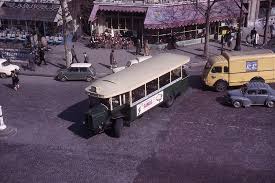 Mais on est toujours place du 18 juin 1940, donc pas à l'endroit le plus cosy de paris. Le Bus 96 1965 Place Du 18 Juin 1940 Devant L Ancienne Gare Montaparnasse Photo Et C Jean Henri Manara Vieux Paris Photo De France Paris