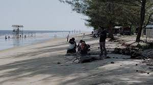 Anda ingin berlibur ke pantai ujung pandaran? Wisata Pantai Ujung Pandaran Teluk Sampit Kotim Kembali Dibuka Warga Senang Bisa Menikmati Pantai Banjarmasin Post