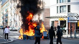 À Rennes, poubelles en feu et secteurs bloqués ce samedi matin en amont du rassemblement de 14 h — Ouest-France