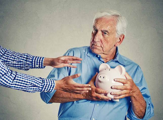 21 Millionen Rentner ahnungslos? Finanzamt kennt Rente genau – was das  bedeutet rentenbescheid24.de
