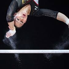 Ze veroverde goud tijdens de wereldkampioenschappen turnen 2018 en 2019 op de brug met ongelijke leggers. Kim Bui Verpasst Als Vierte Eine Em Medaille Am Stufenbarren Sport A Z