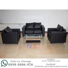 Sofa panjang ini bisa jadi kursi tamu minimalis yang super nyaman. Sofa February 1992