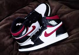 Men S Retro Air Jordan 1 High Og Black Gym Red White Detailed Look At The Air Jordan 1 Retro High Og Gym Red Air Jordans Retro Air Jordans Nike Shoes High Tops