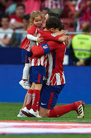 Pas de deuxième succès d'affilée pour eibar, battu par et à levante lors de la. Madrid Spain May 20 Fernando Torres Of Atletico De Madrid And His Family During His Farewell Ceremony After The La L Madri Fernando Torres Atletico Madrid
