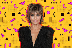 Rarely, lisa has been seen having a long haircut. Lisa Rinna Wears Shoulder Length Lob Hairstyle Ditches Signature Bob For Wig Style Living