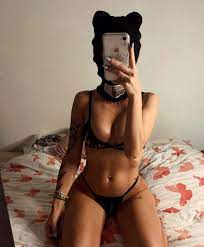 What is it like to have an insanely beautiful girlfriend? - Quora