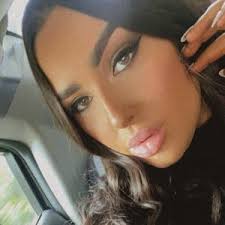 Molly Cahill (@mollycahill1)